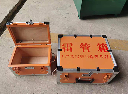 华龙不同材质的雷管箱性能上有什么区别？