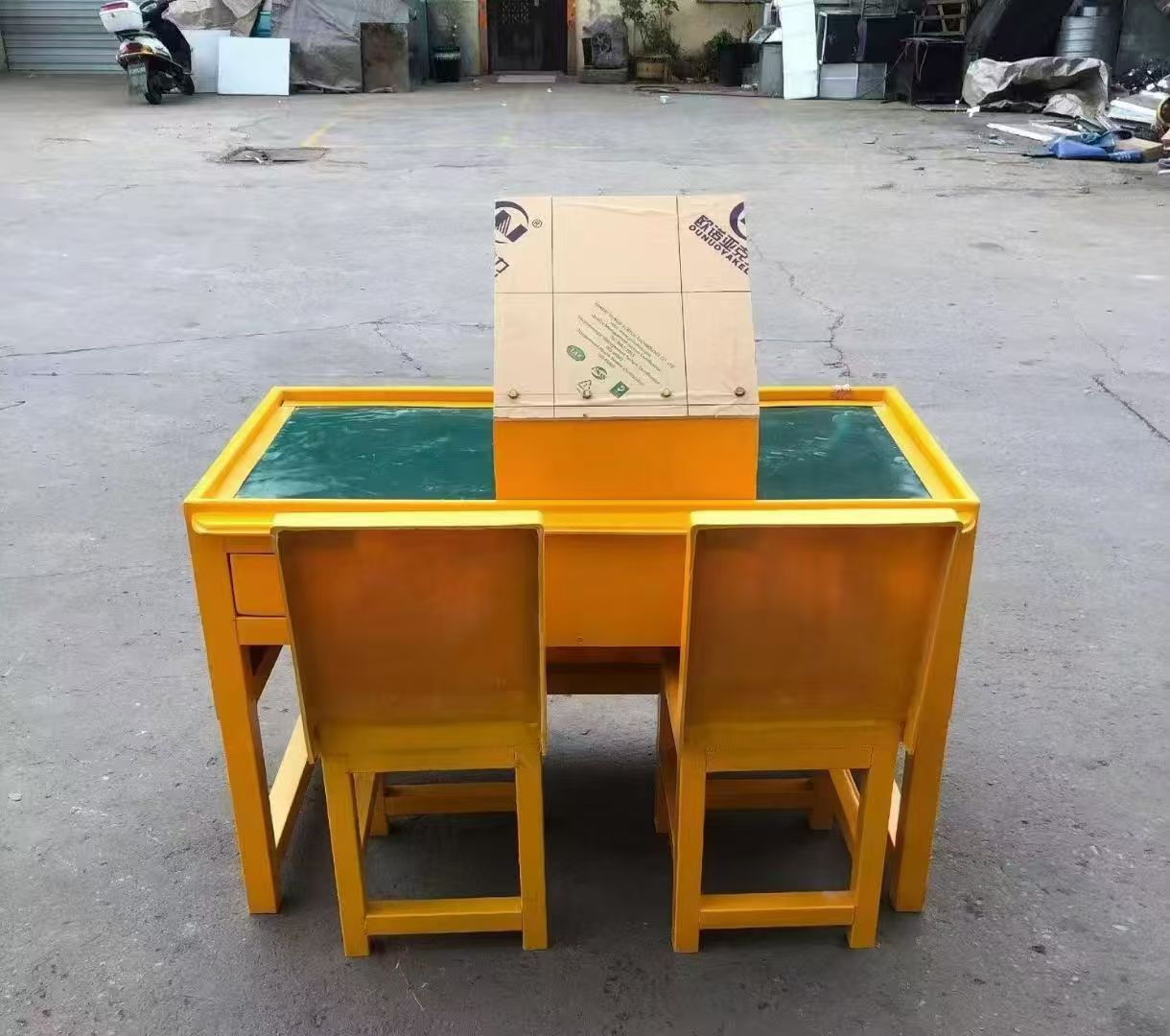 华龙防静电导通桌井下煤矿火工品发放桌:危险品流转的安全守护者